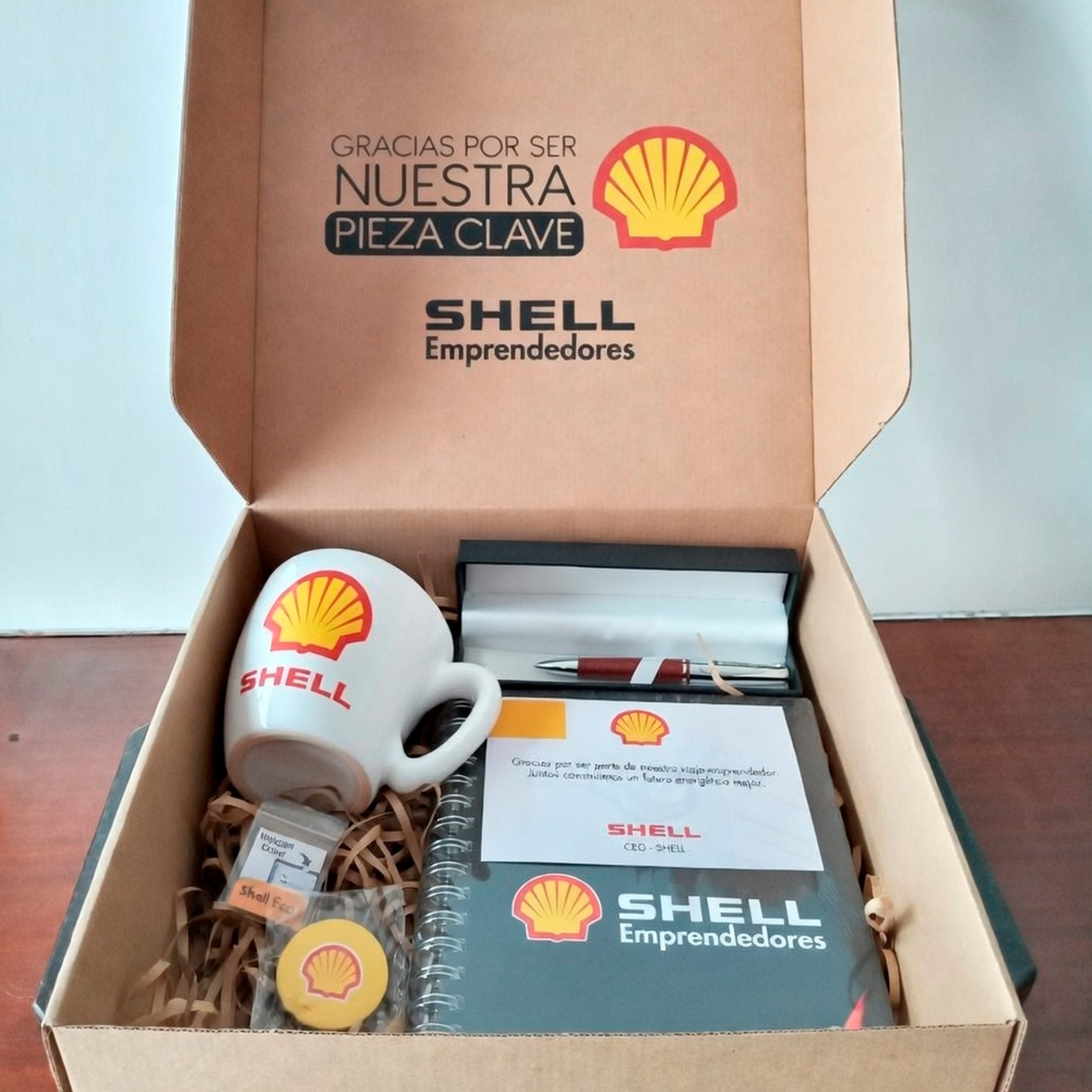 ack corporativo personalizado para empresas o eventos, incluye artículos promocionales de alta calidad